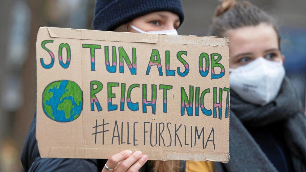 Berlin: Teilnehmer an einer Demonstration der Klimaschutzbewegung 